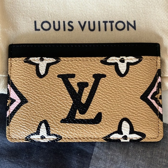 Like New Louis Vuitton Wild at Heart Card Holder/Case 😻 - Picture 2 of 4